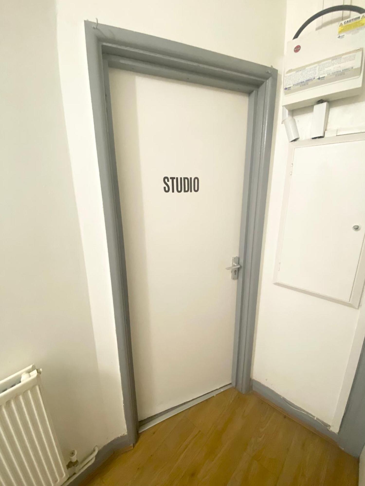 London Studio Chingford Extérieur photo